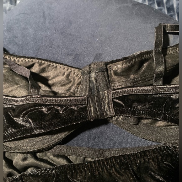 VINTAGE Velvet Bra & Panty, Victorias Secret NEW - Picture 5 of 7
